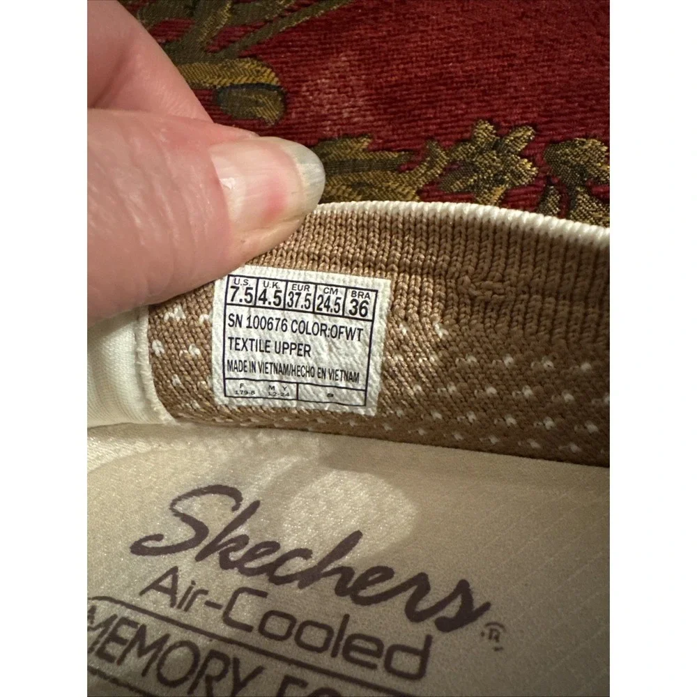 Women's Size 7.5 Sketchers Coastal Drive Sneakers